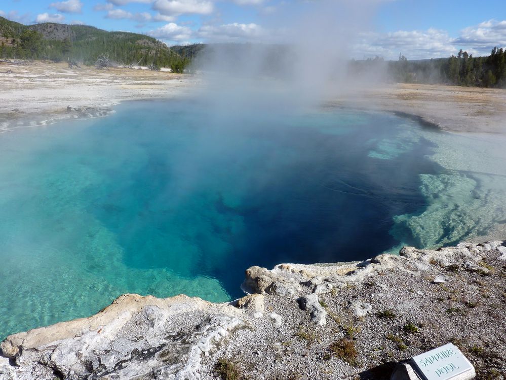 Yellowstone Biscuit basin (46).JPG